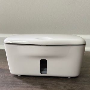 OXO Tot Perfect Pull Wipes Dispenser.